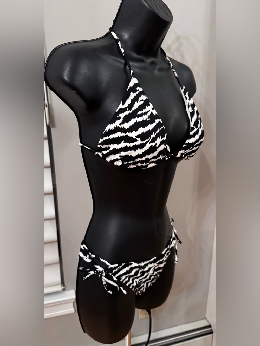 Victoria's Secret SWIM SEXY Zebra String Tie Bikini Size M Top S Bottom